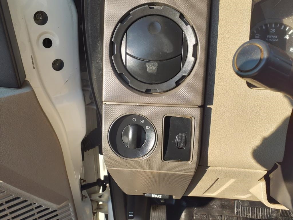 Ford F-350 SD 2WD Reg Cab 137" XL 2008