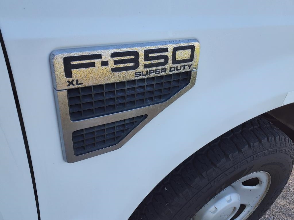 Ford F-350 SD 2WD Reg Cab 137" XL 2008