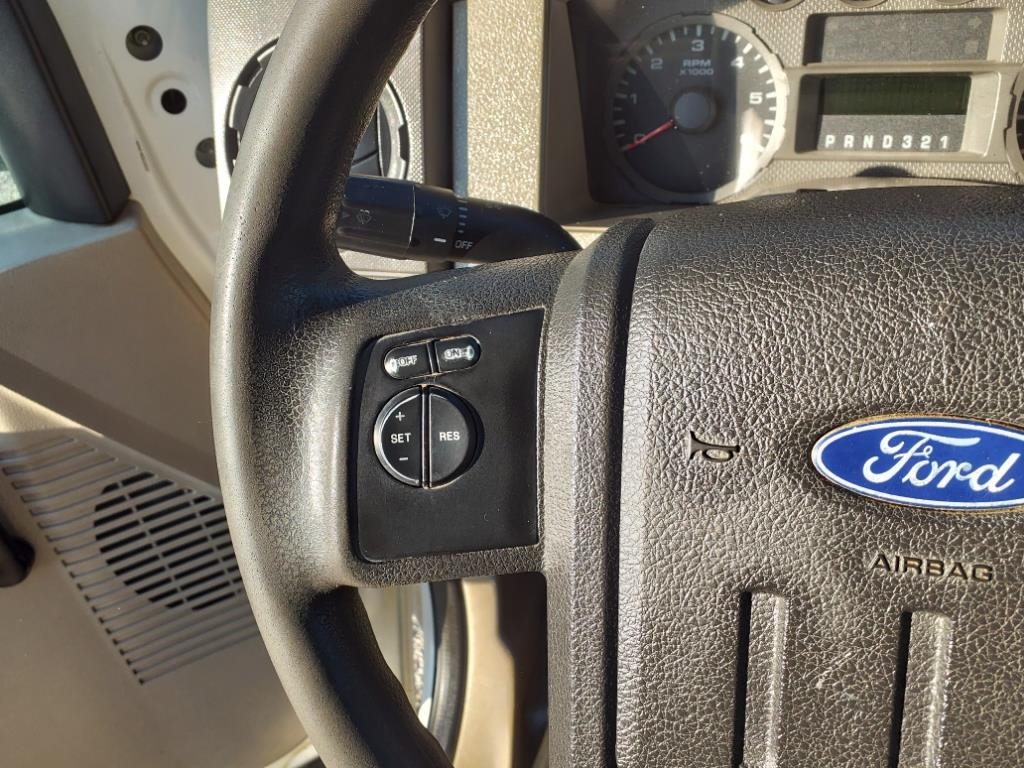 Ford F-350 SD 2WD Reg Cab 137" XL 2008