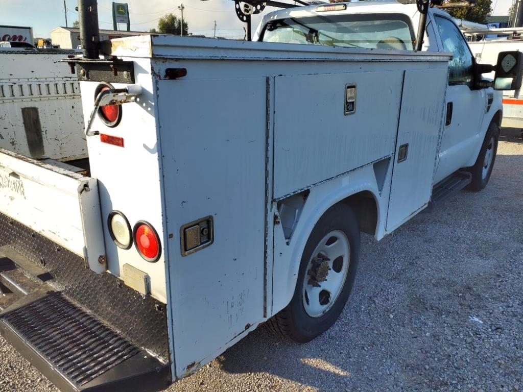 Ford F-350 SD 2WD Reg Cab 137" XL 2008