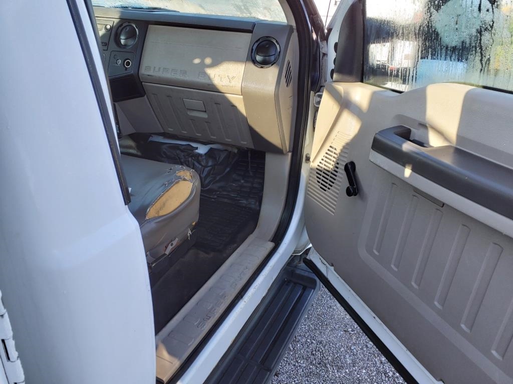 Ford F-350 SD 2WD Reg Cab 137" XL 2008