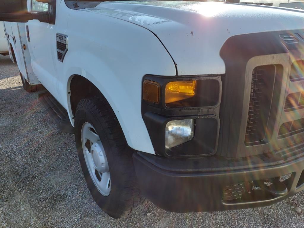 Ford F-350 SD 2WD Reg Cab 137" XL 2008