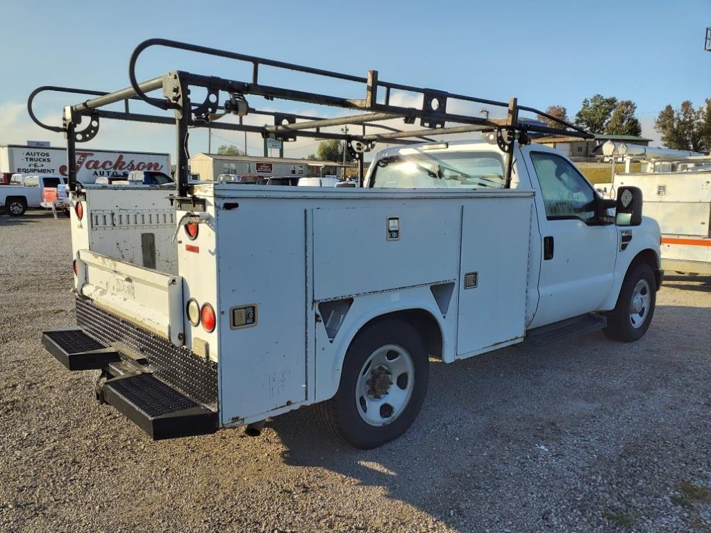 Ford F-350 SD 2WD Reg Cab 137" XL 2008