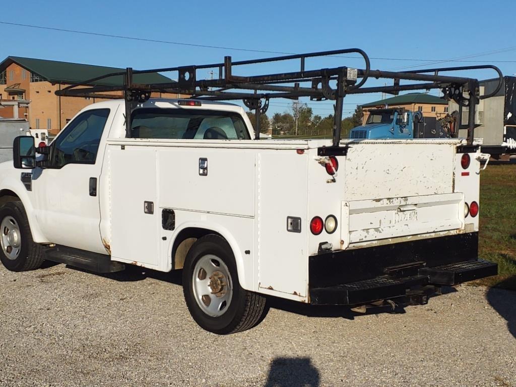 Ford F-350 SD 2WD Reg Cab 137" XL 2008