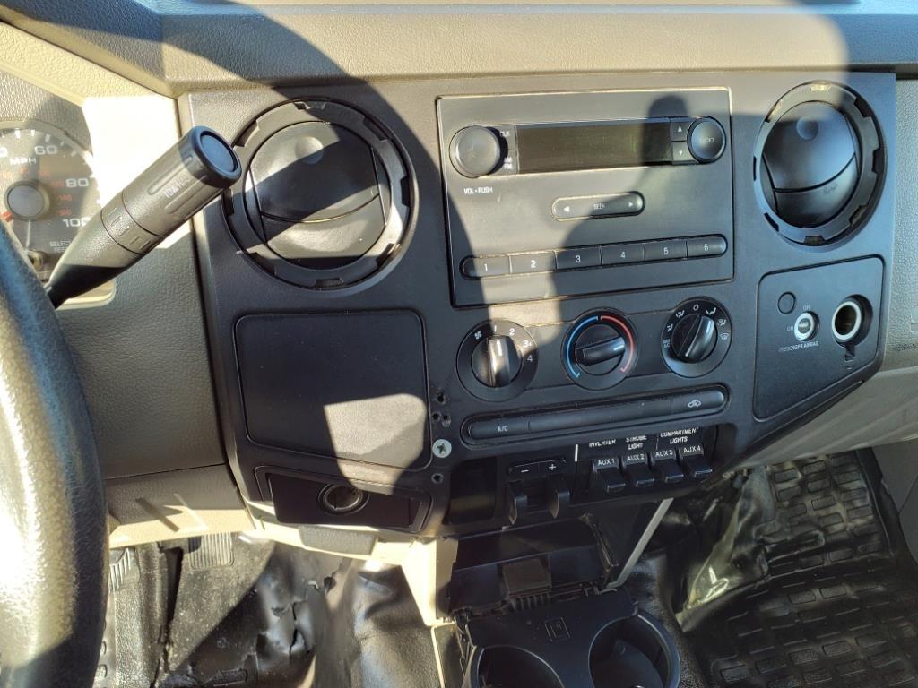 Ford F-350 SD 2WD Reg Cab 137" XL 2008