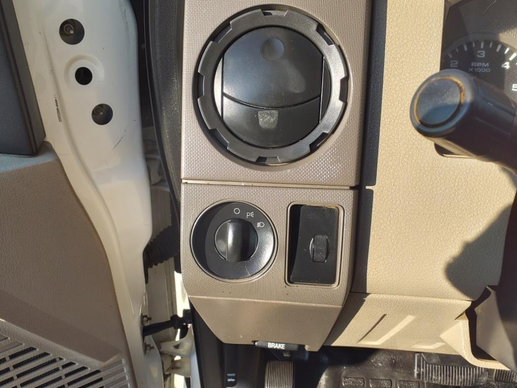 Ford F-350 SD 2WD Reg Cab 137" XL 2008