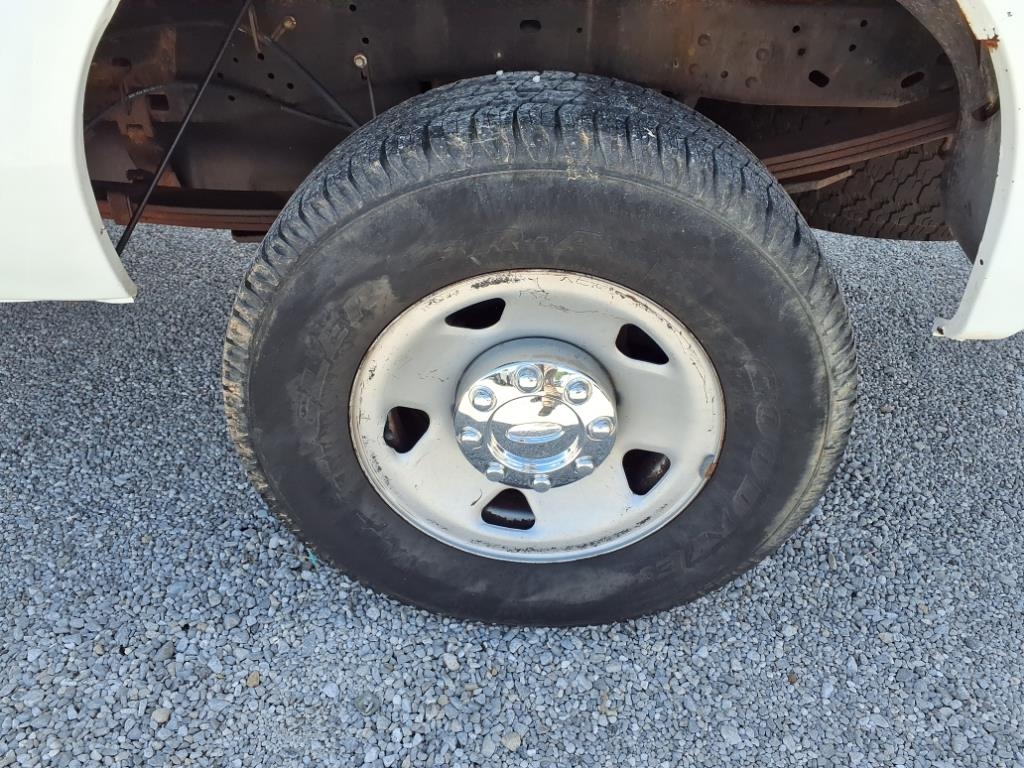 Ford F-250 SD 4WD Reg Cab 137" XL 2010