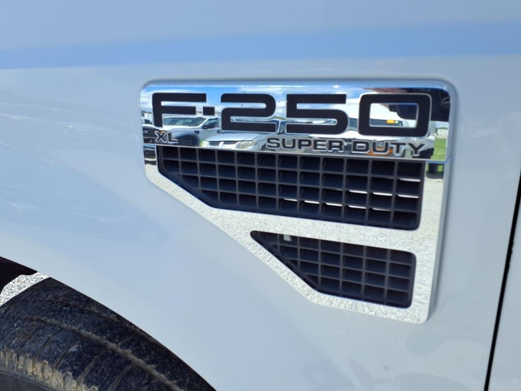 Ford F-250 SD 4WD Reg Cab 137" XL 2010