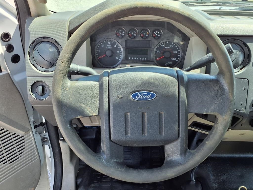 Ford F-250 SD 4WD Reg Cab 137" XL 2010