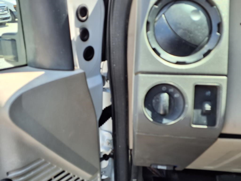 Ford F-250 SD 4WD Reg Cab 137" XL 2010