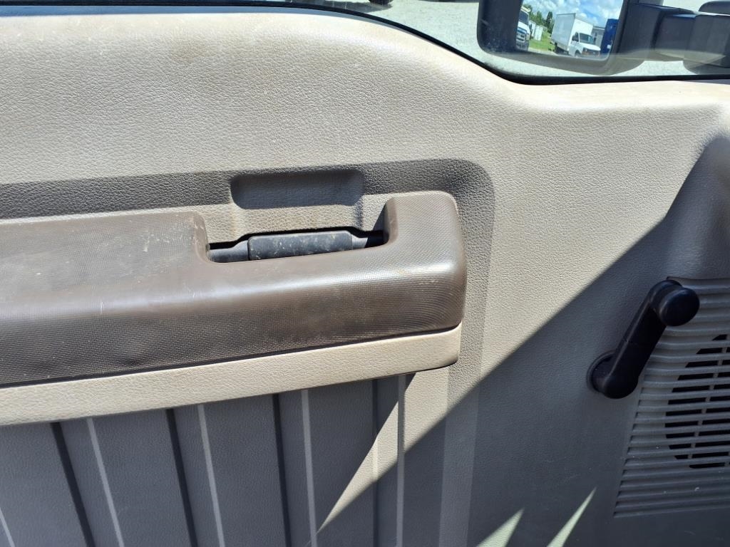 Ford F-250 SD 4WD Reg Cab 137" XL 2010