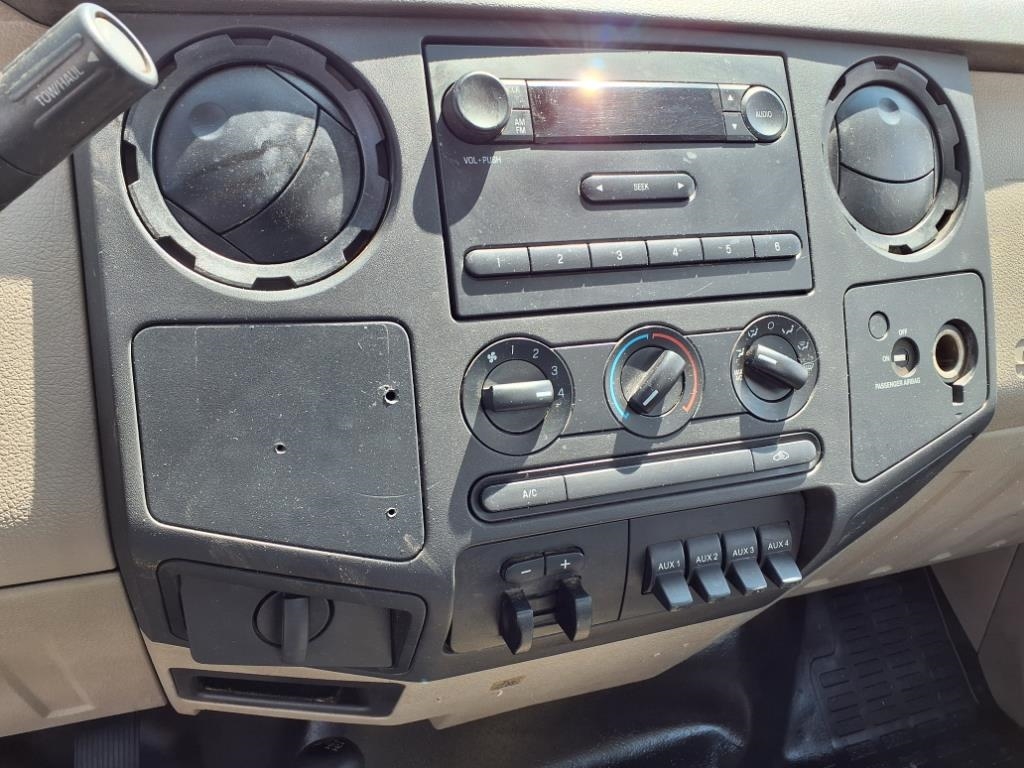 Ford F-250 SD 4WD Reg Cab 137" XL 2010