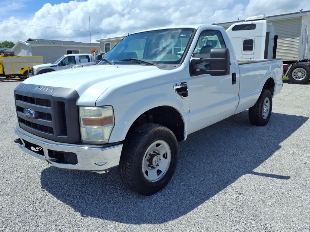 Ford F-250 SD 4WD Reg Cab 137" XL 2010