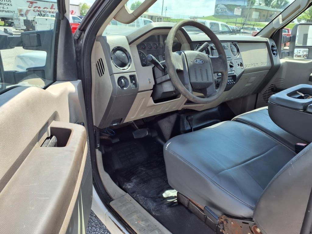 Ford F-250 SD 4WD Reg Cab 137" XL 2010