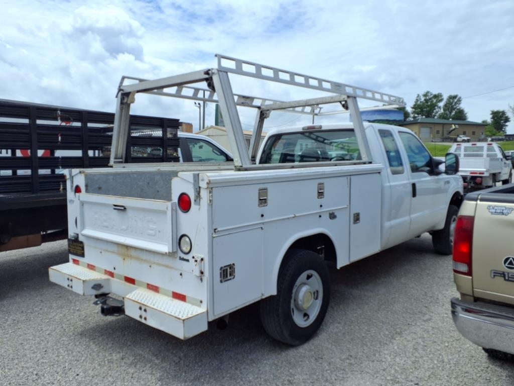 Ford F-250 SD Supercab 158" XL 4WD 2006