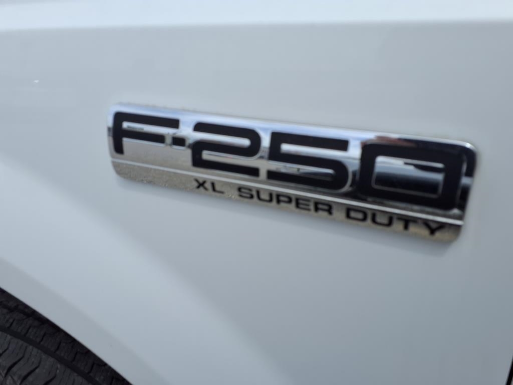 Ford F-250 SD Supercab 158" XL 4WD 2006