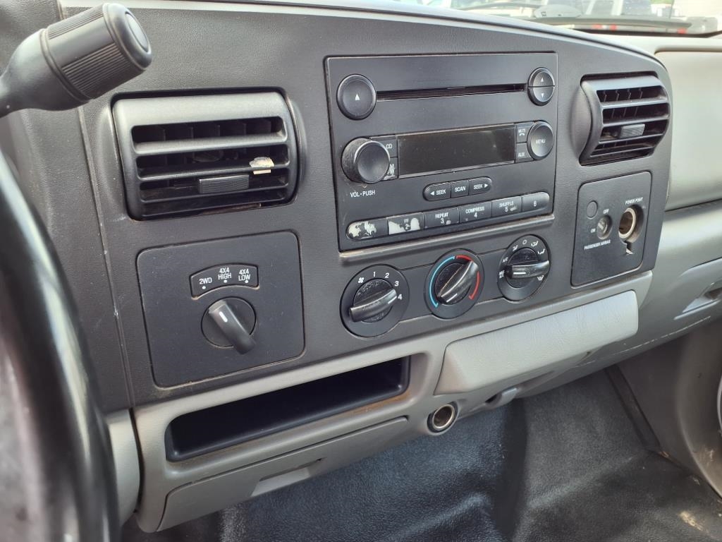 Ford F-250 SD Supercab 158" XL 4WD 2006