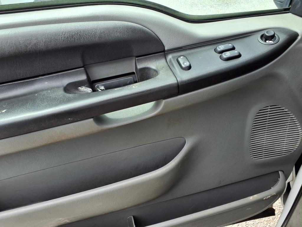 Ford F-250 SD Supercab 158" XL 4WD 2006