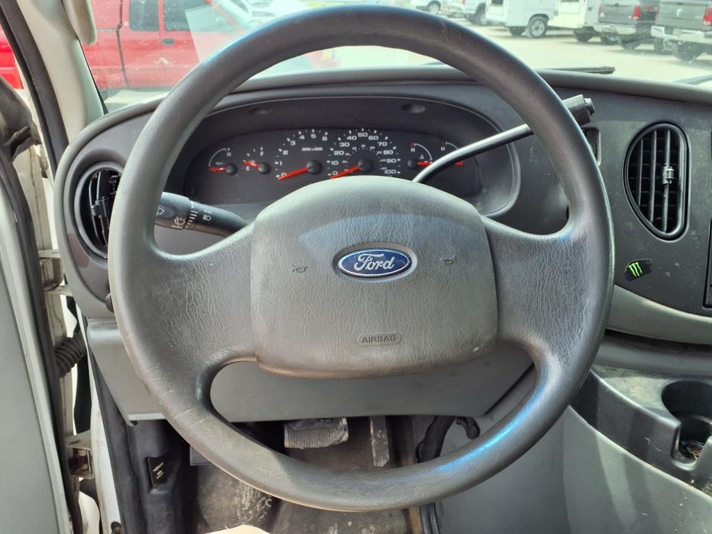 Ford Econoline E-150 Commercial 2008