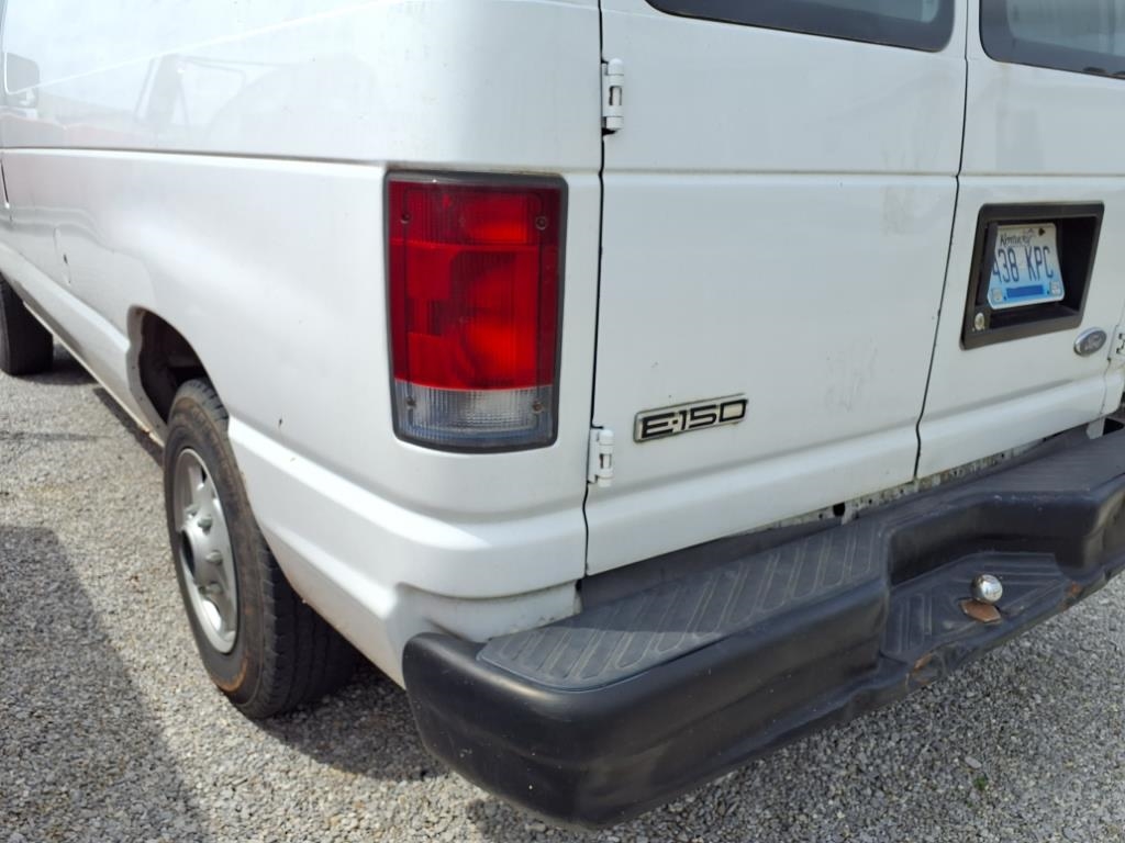 Ford Econoline E-150 Commercial 2008