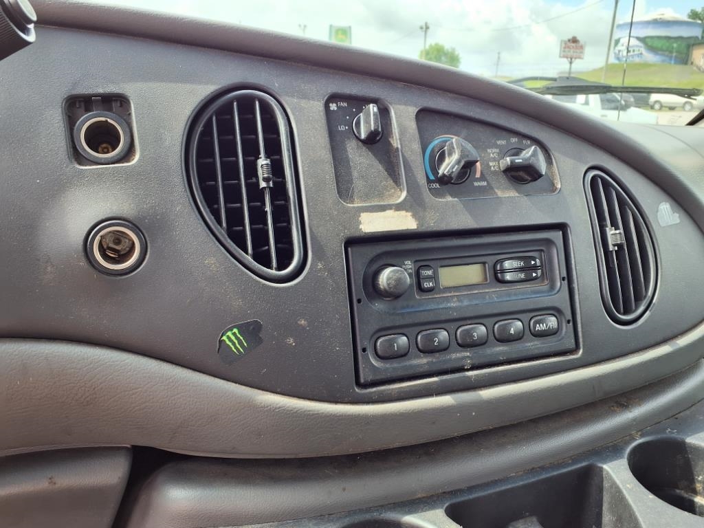 Ford Econoline E-150 Commercial 2008