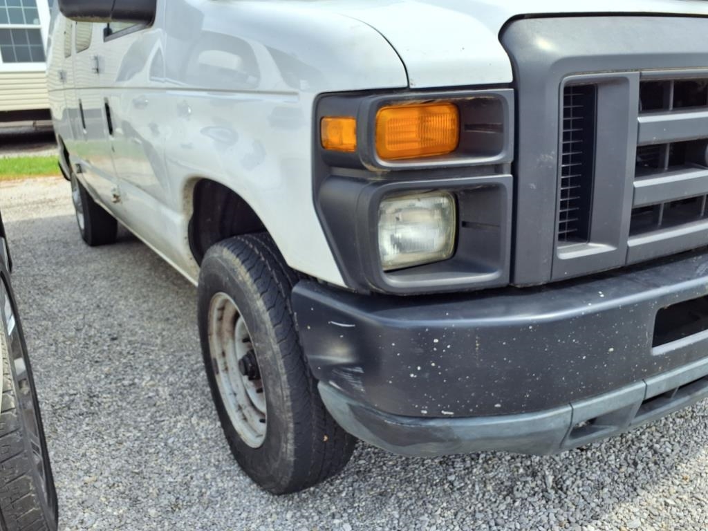 Ford Econoline E-150 Commercial 2008