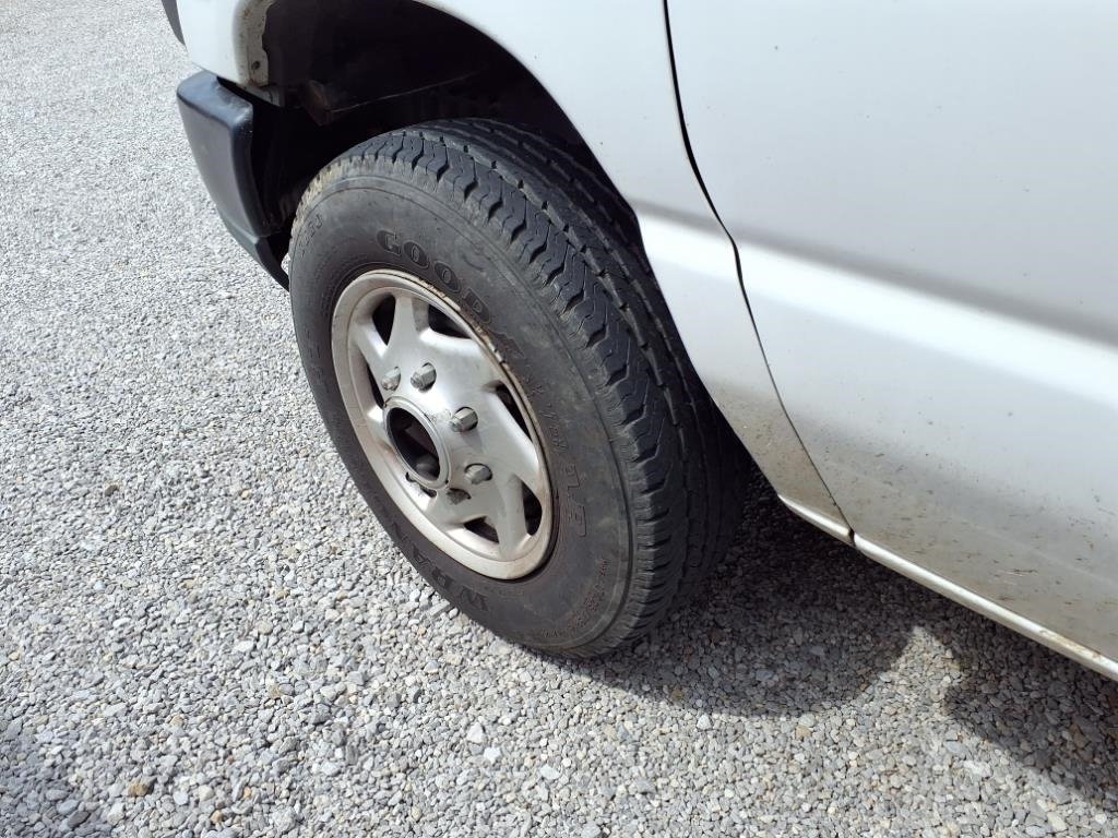 Ford Econoline E-150 Commercial 2008