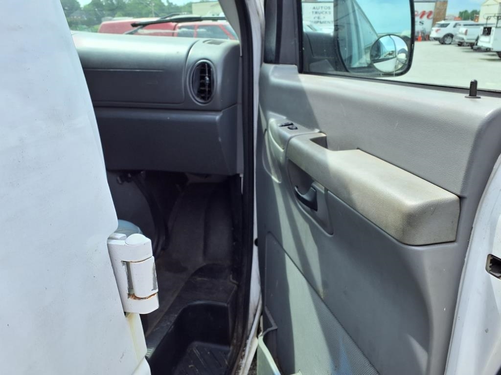 Ford Econoline E-150 Commercial 2008