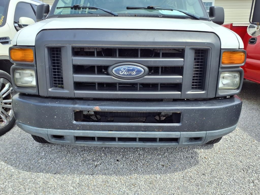 Ford Econoline E-150 Commercial 2008