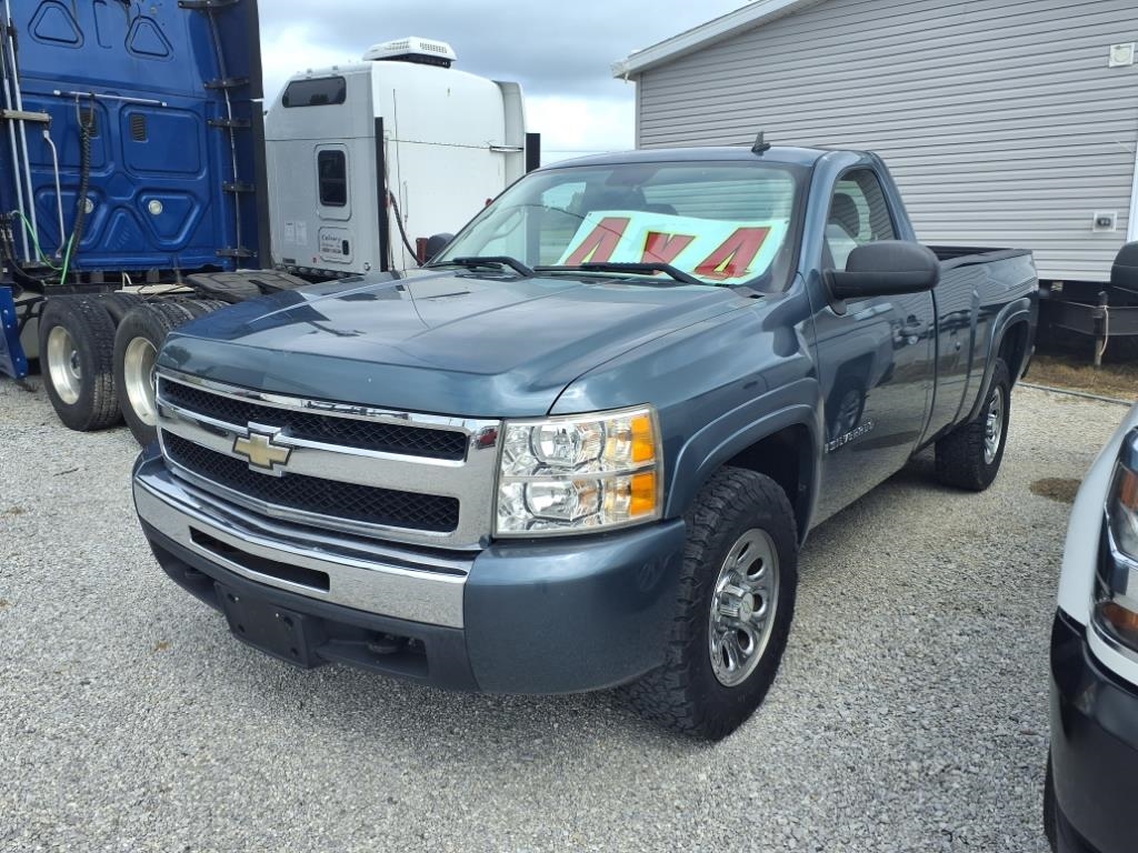 2009 Chevrolet Silverado 1500 4WD Reg Cab 133.0" Work Truck