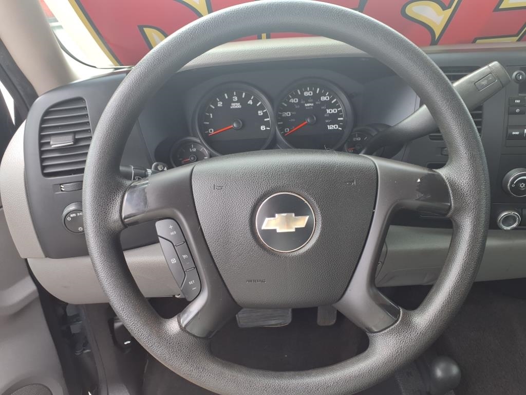 Chevrolet Silverado 1500 4WD Reg Cab 133.0" Work Truck 2009