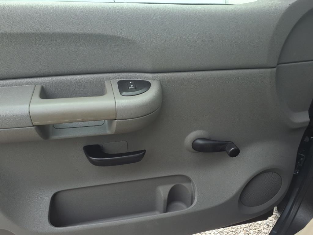 Chevrolet Silverado 1500 4WD Reg Cab 133.0" Work Truck 2009