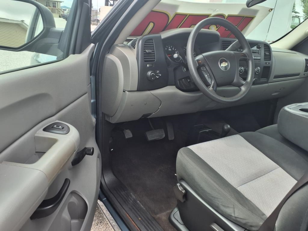 Chevrolet Silverado 1500 4WD Reg Cab 133.0" Work Truck 2009