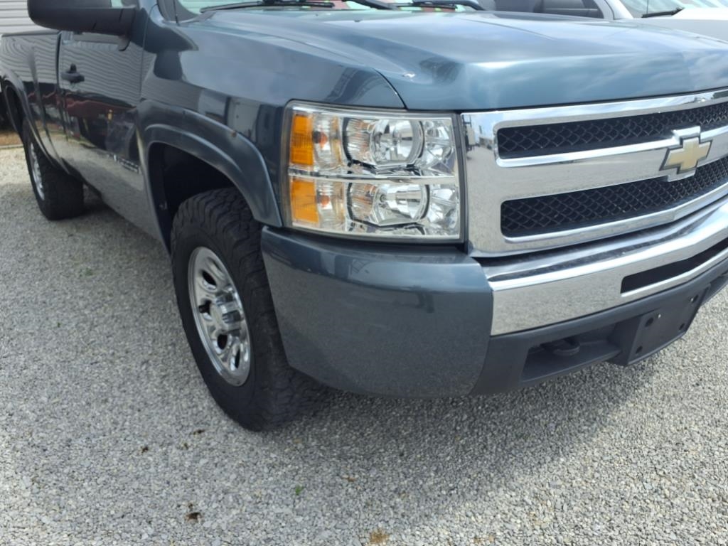 Chevrolet Silverado 1500 4WD Reg Cab 133.0" Work Truck 2009