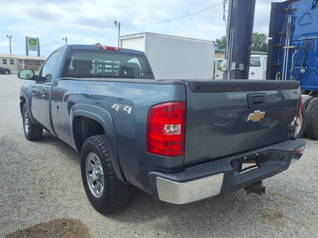 Chevrolet Silverado 1500 4WD Reg Cab 133.0" Work Truck 2009