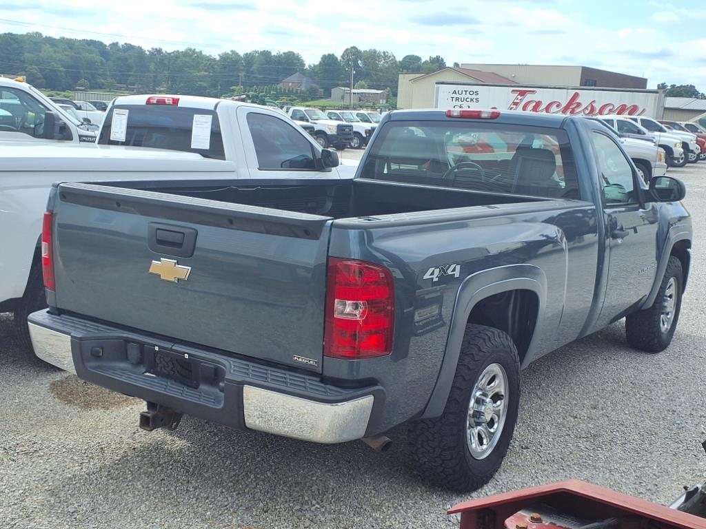 Chevrolet Silverado 1500 4WD Reg Cab 133.0" Work Truck 2009