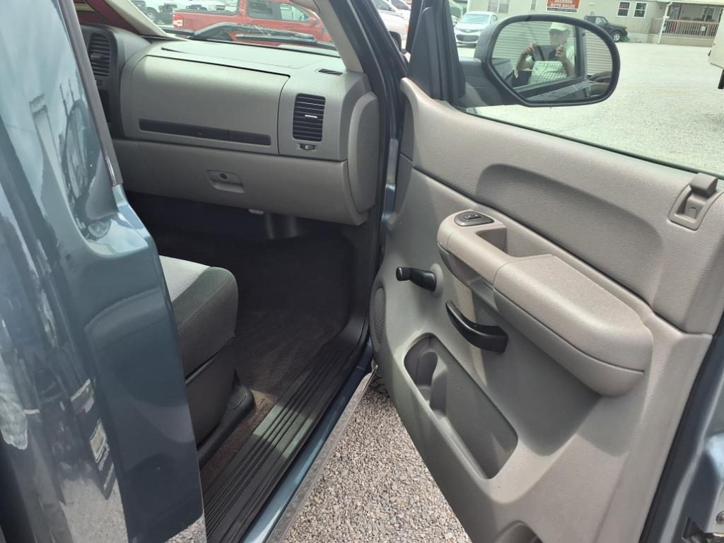 Chevrolet Silverado 1500 4WD Reg Cab 133.0" Work Truck 2009