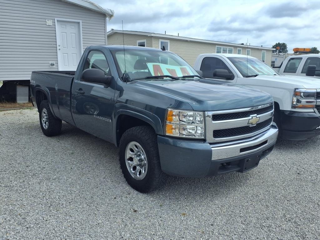 Chevrolet Silverado 1500 4WD Reg Cab 133.0" Work Truck 2009