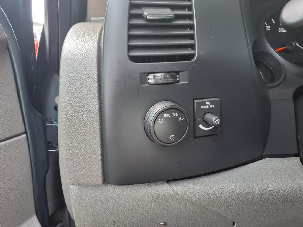 Chevrolet Silverado 1500 4WD Reg Cab 133.0" Work Truck 2009