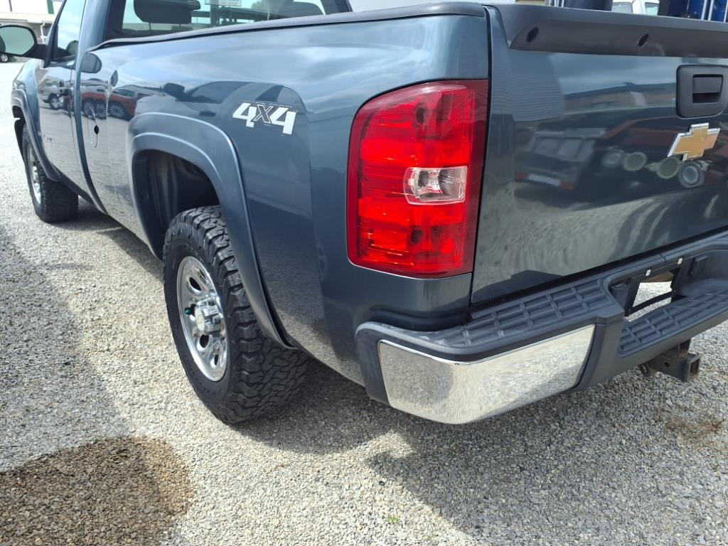 Chevrolet Silverado 1500 4WD Reg Cab 133.0" Work Truck 2009