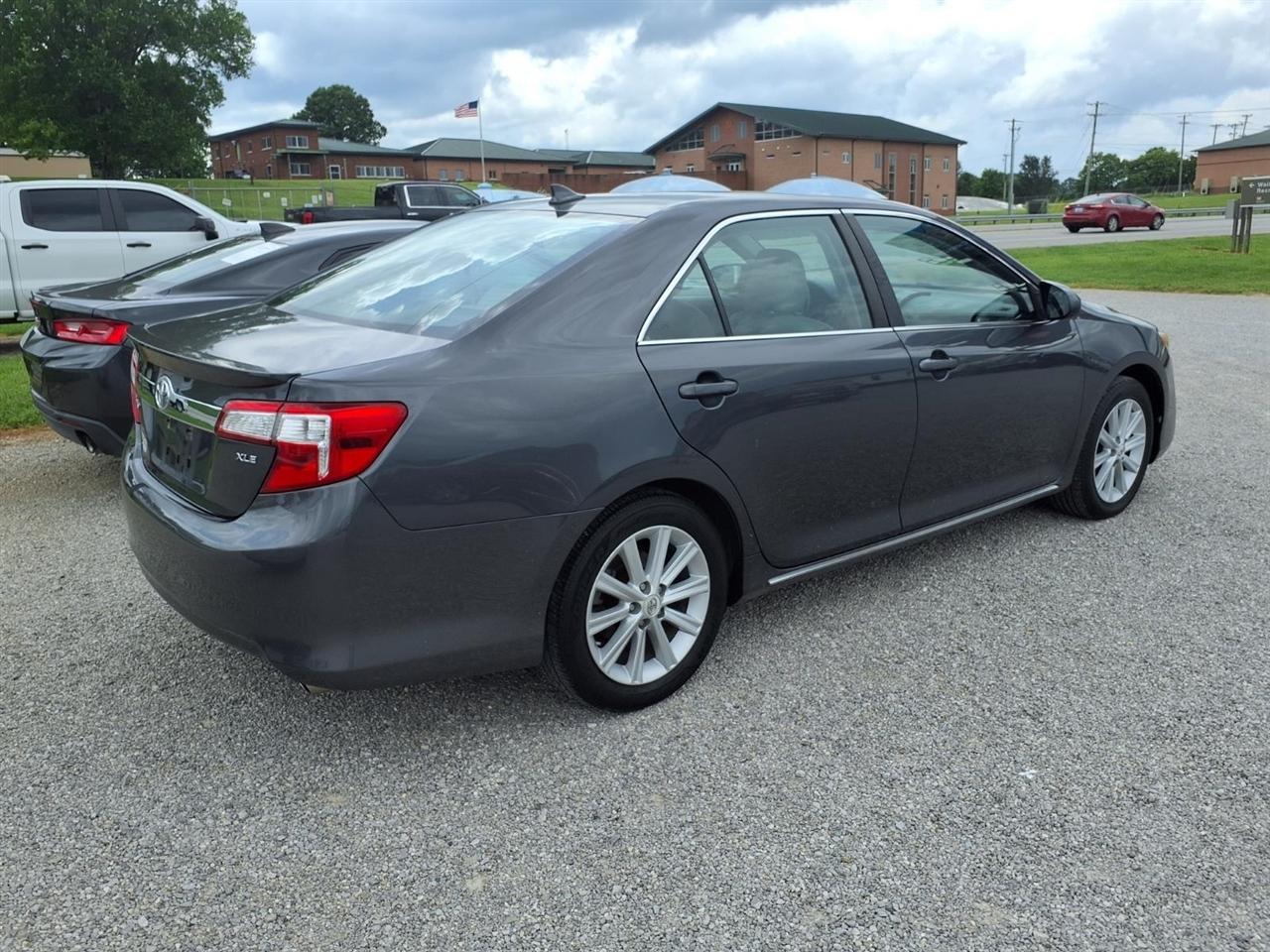 Toyota Camry 4dr Sdn V6 Auto XLE (Natl) 2012