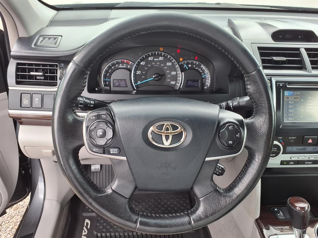 Toyota Camry 4dr Sdn V6 Auto XLE (Natl) 2012