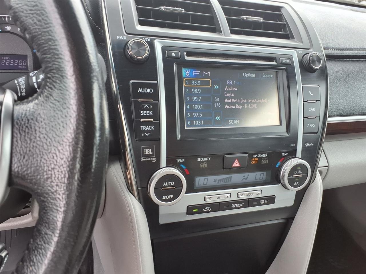 Toyota Camry 4dr Sdn V6 Auto XLE (Natl) 2012
