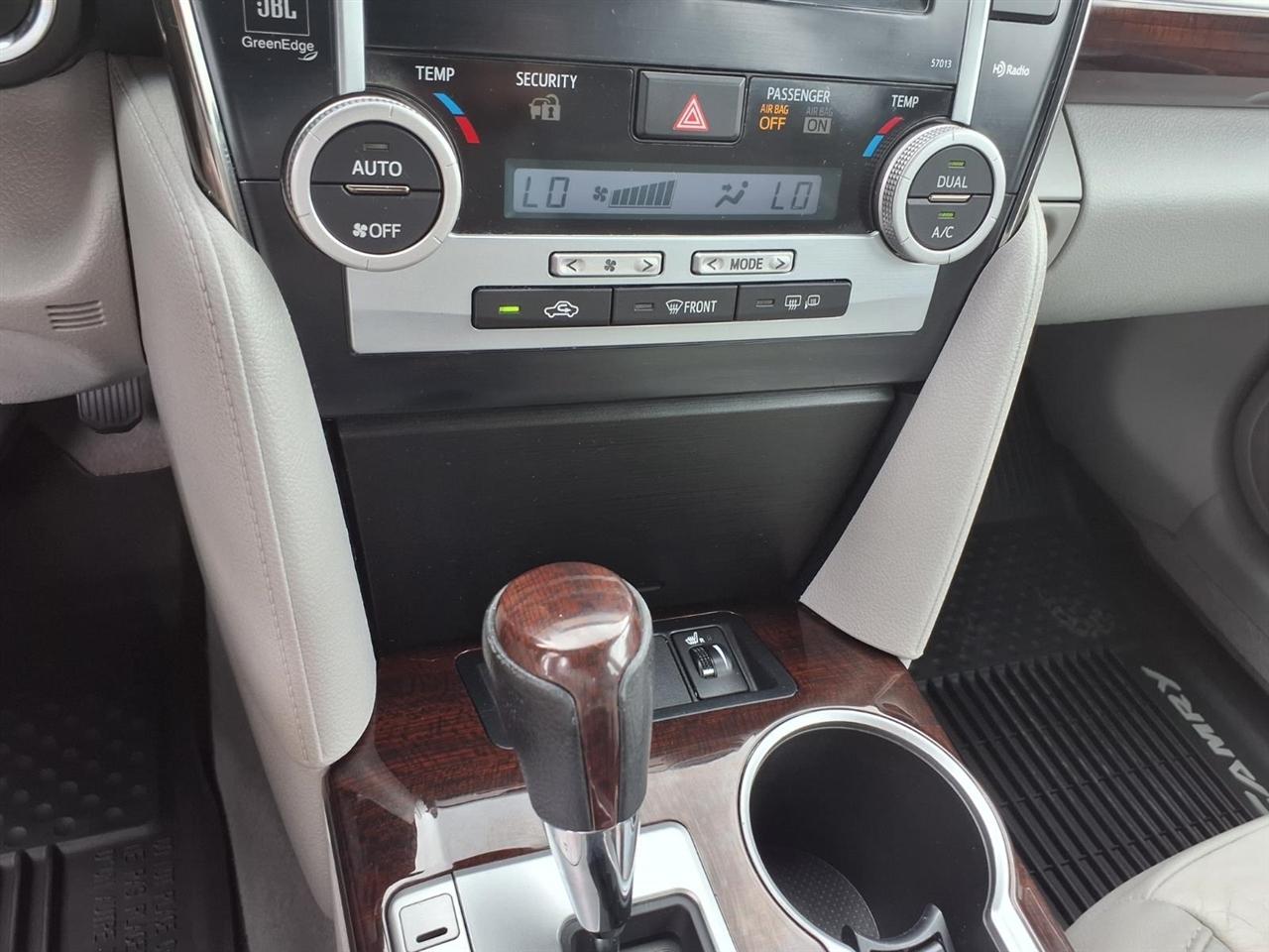 Toyota Camry 4dr Sdn V6 Auto XLE (Natl) 2012