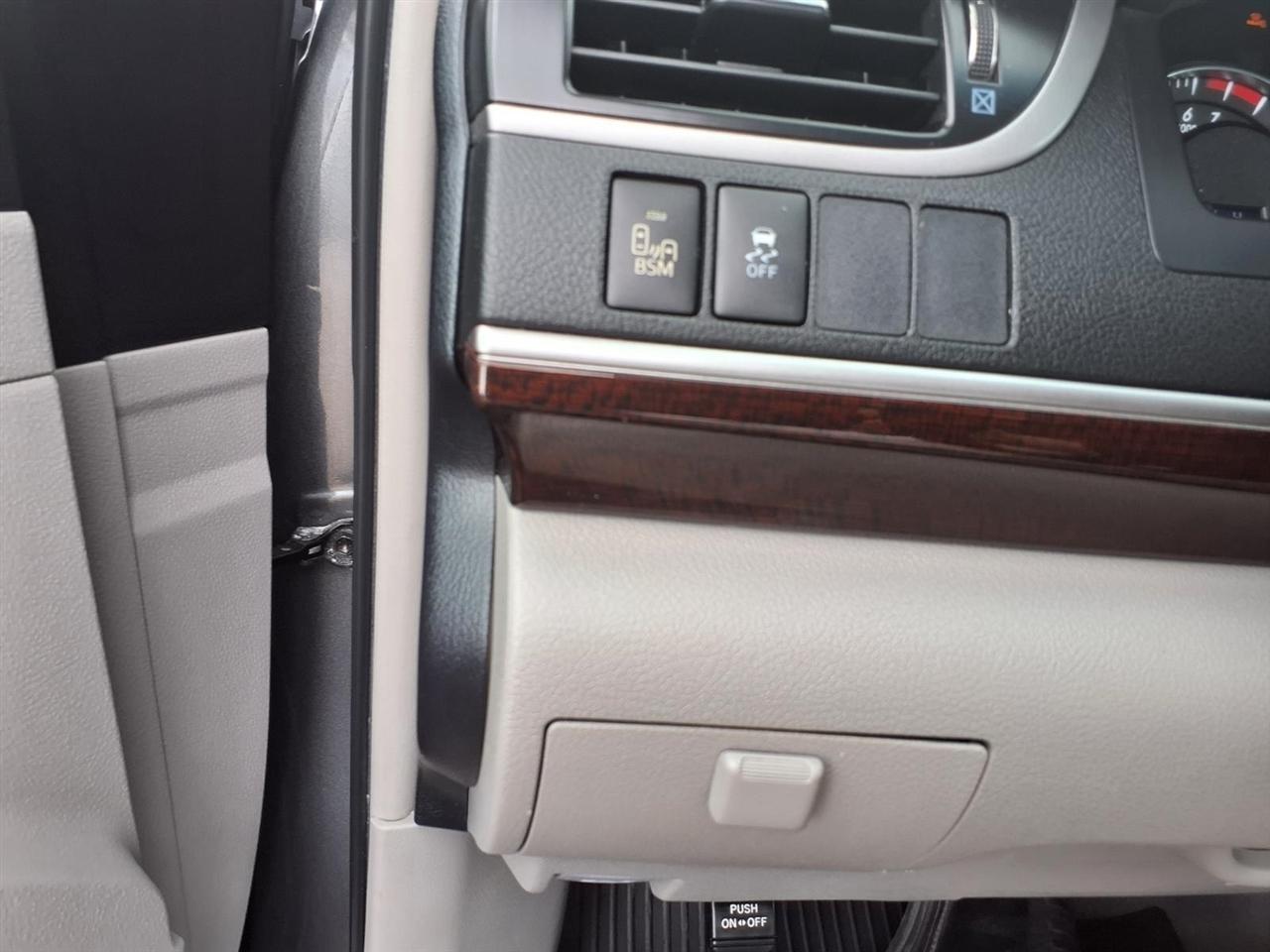 Toyota Camry 4dr Sdn V6 Auto XLE (Natl) 2012