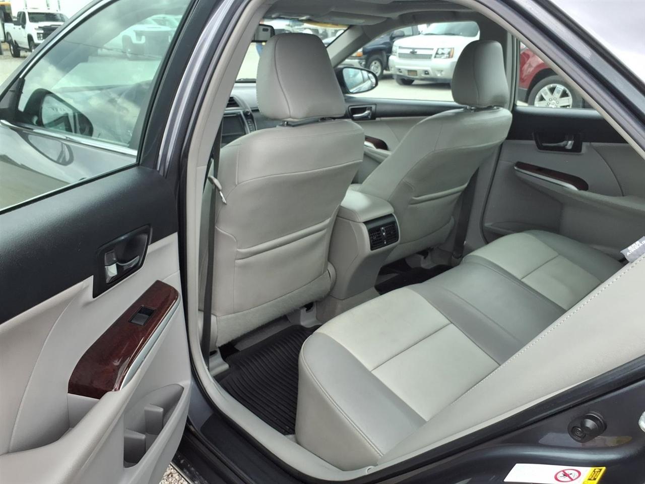 Toyota Camry 4dr Sdn V6 Auto XLE (Natl) 2012