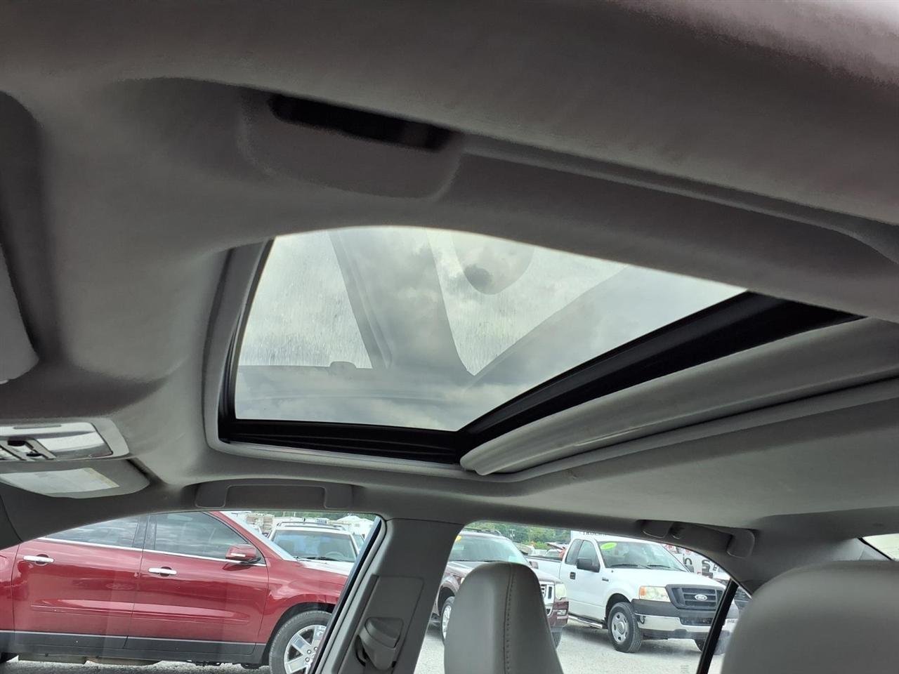 Toyota Camry 4dr Sdn V6 Auto XLE (Natl) 2012