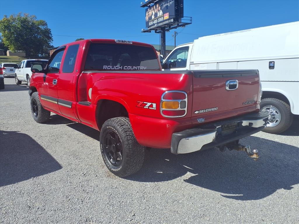 Chevrolet Silverado 1500 Ext Cab 143.5" WB 4WD LS 2003