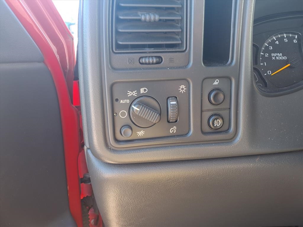 Chevrolet Silverado 1500 Ext Cab 143.5" WB 4WD LS 2003