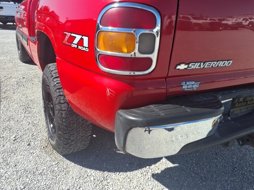 Chevrolet Silverado 1500 Ext Cab 143.5" WB 4WD LS 2003